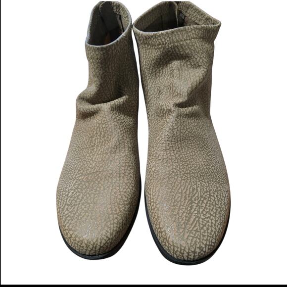New L'amour Des Pieds Hadirat Women's Taupe Elephant size 9.5 - Picture 4 of 9